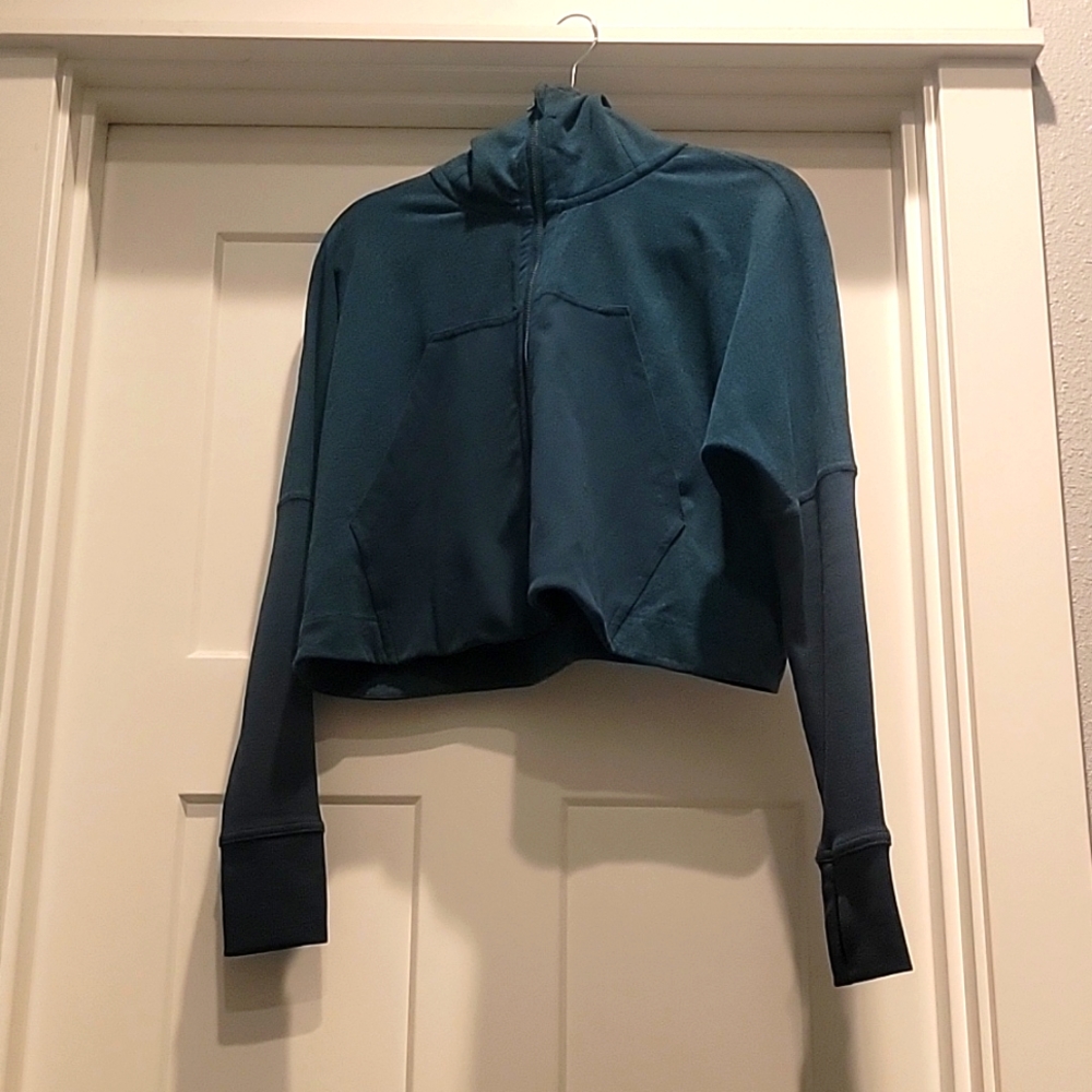 EUC lululemon crop hoodie